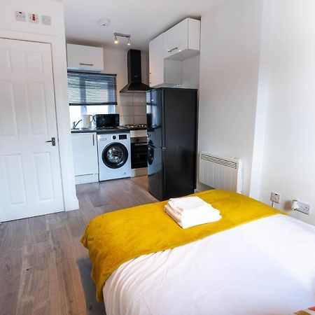 No 01 Small Studio Flat In Aylesbury Town Station Buitenkant foto
