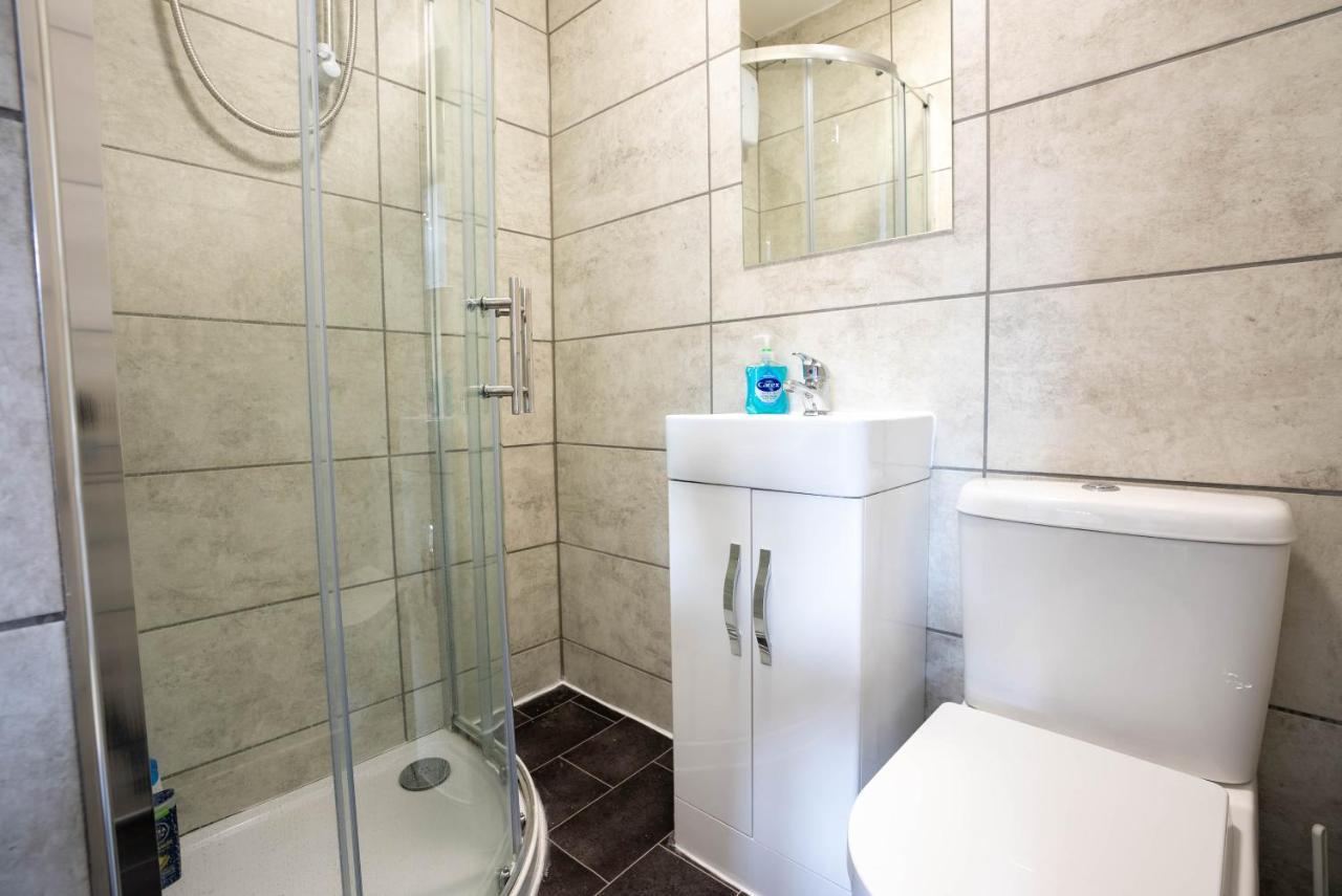 No 01 Small Studio Flat In Aylesbury Town Station Buitenkant foto