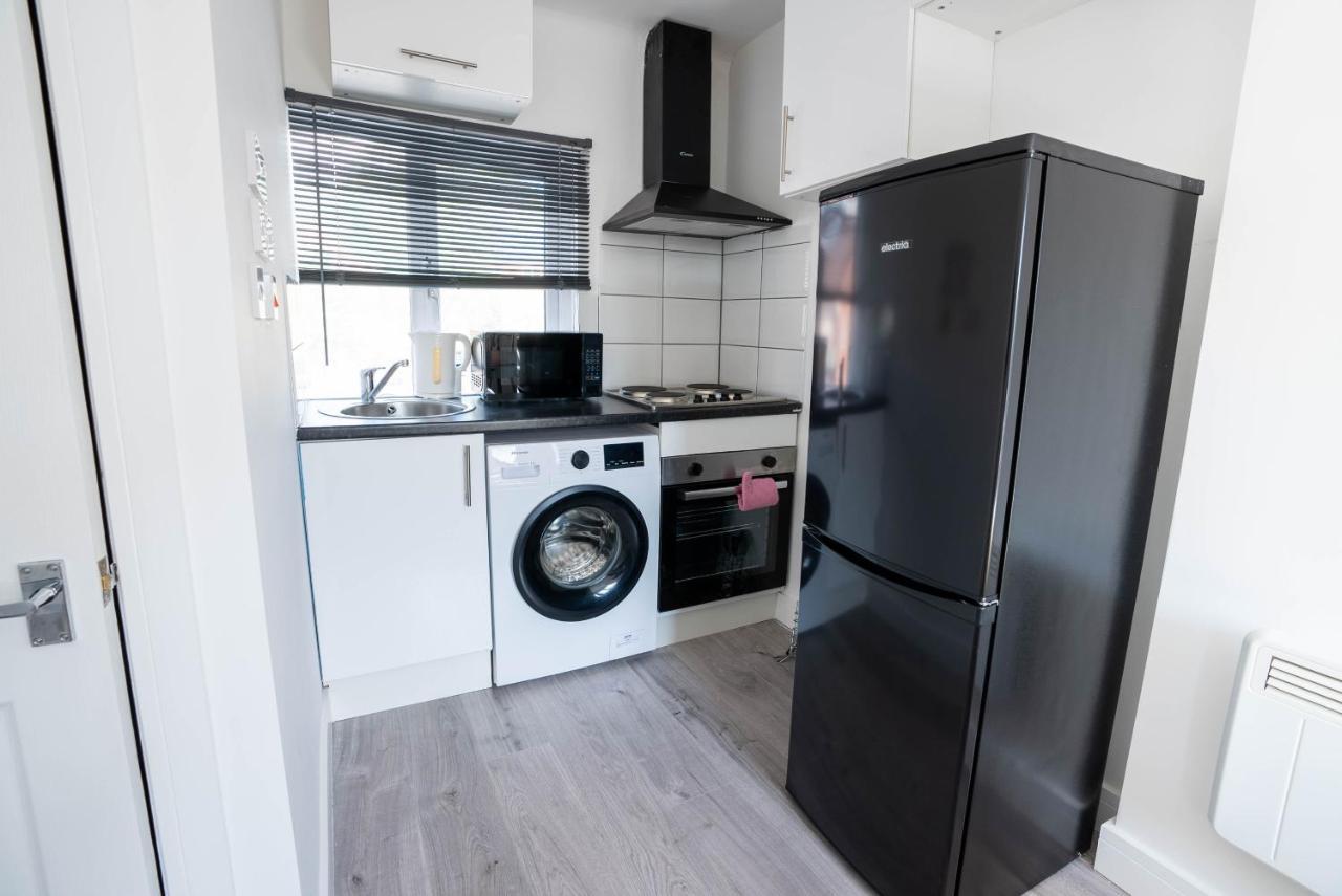 No 01 Small Studio Flat In Aylesbury Town Station Buitenkant foto