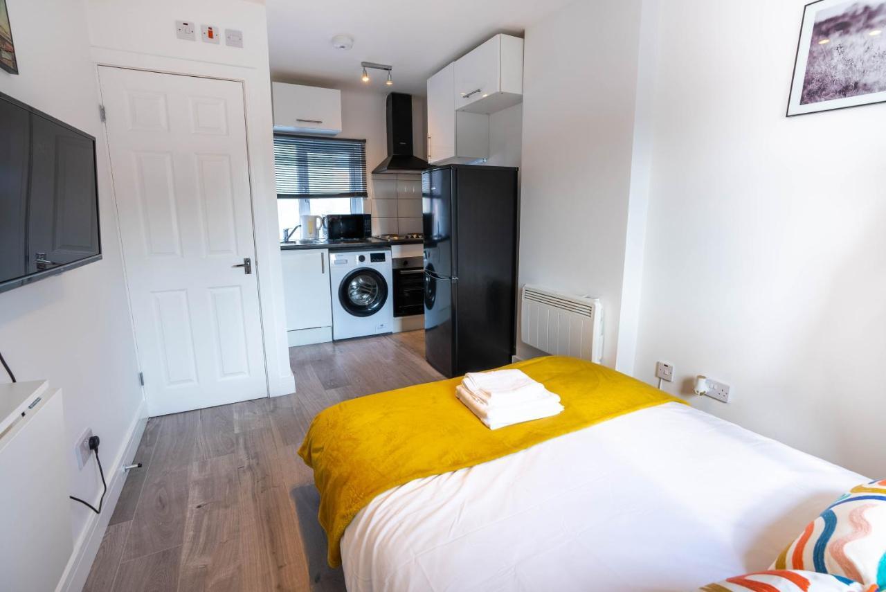 No 01 Small Studio Flat In Aylesbury Town Station Buitenkant foto