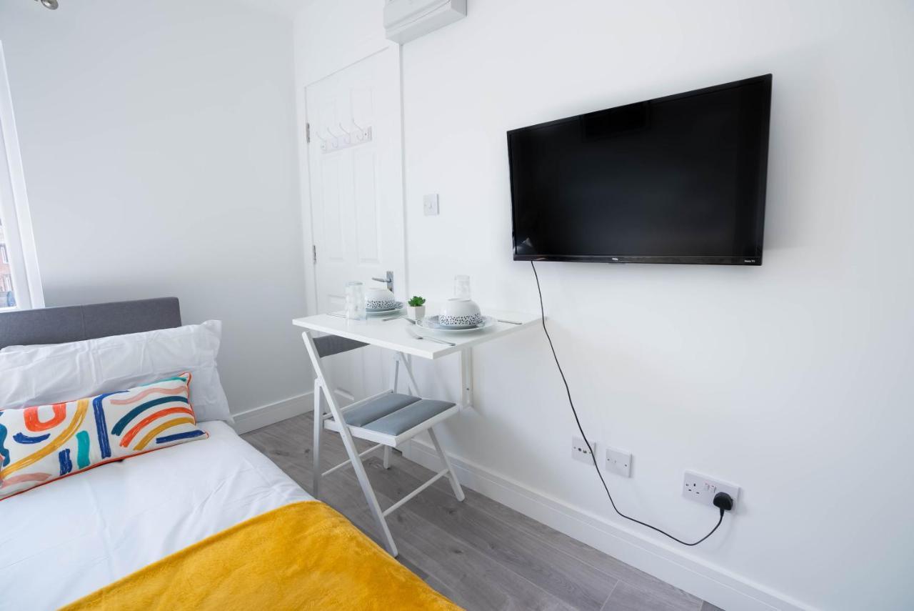 No 01 Small Studio Flat In Aylesbury Town Station Buitenkant foto